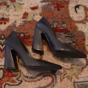 Chic Black Leather Nine West Pumps with Funky Heel
